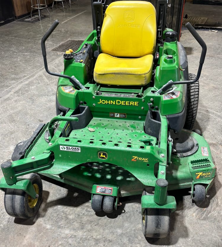 John Deere Z820A Mower